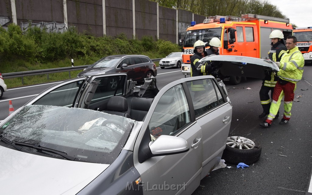 VU Auffahrunfall A 3 Rich Oberhausen kurz vor AS Koeln Dellbrueck P096.JPG - Miklos Laubert